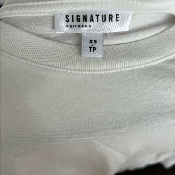 Reitmans top with eyelet sleeve in navy and white - Picture 3 of 6